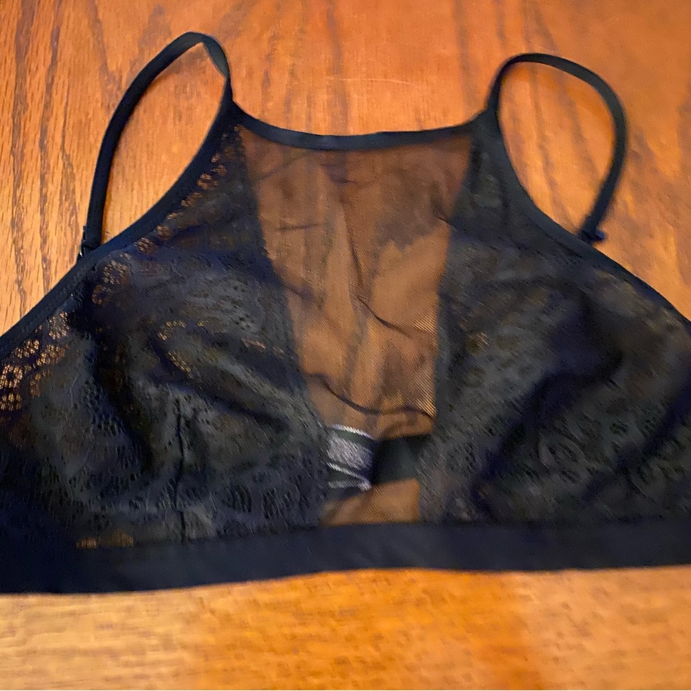 4/$15 Victoria’s Secret Elegant Black Lace Bralette
